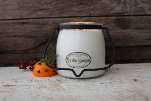 Milkhouse Candles TIS THE SEASON Świeca Średnia