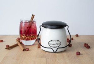 Milkhouse Candles CRANAPPLE PUNCH Świeca Średnia
