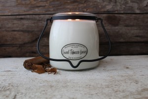 Milkhouse Candles SWEET TOBACCO LEAVES Świeca Średnia