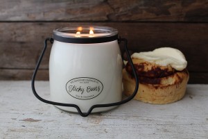 Milkhouse Candles STICKY BUNS Świeca Średnia