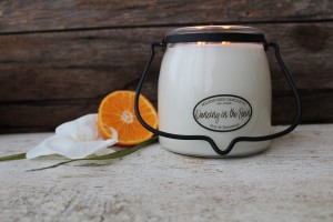 Milkhouse Candles DANCING IN THE RAIN Świeca Średnia