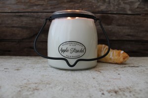 Milkhouse Candles APPLE STRUDEL Świeca Średnia